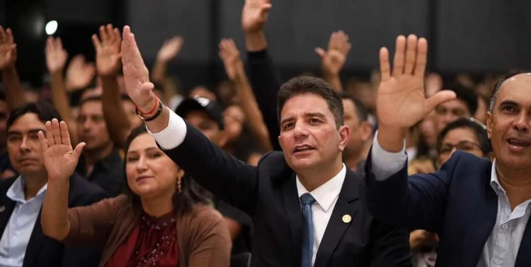 Gladson e Petecão foram ao culto da Quadrangular ontem, mas não teve a Paz do Senhor entre os dois